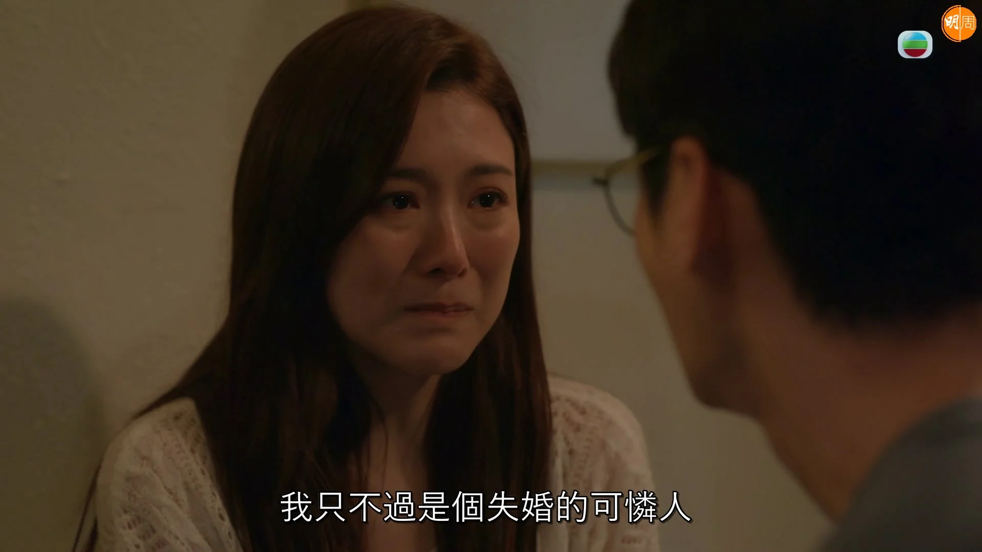 呢幕敏奕素顏上陣。