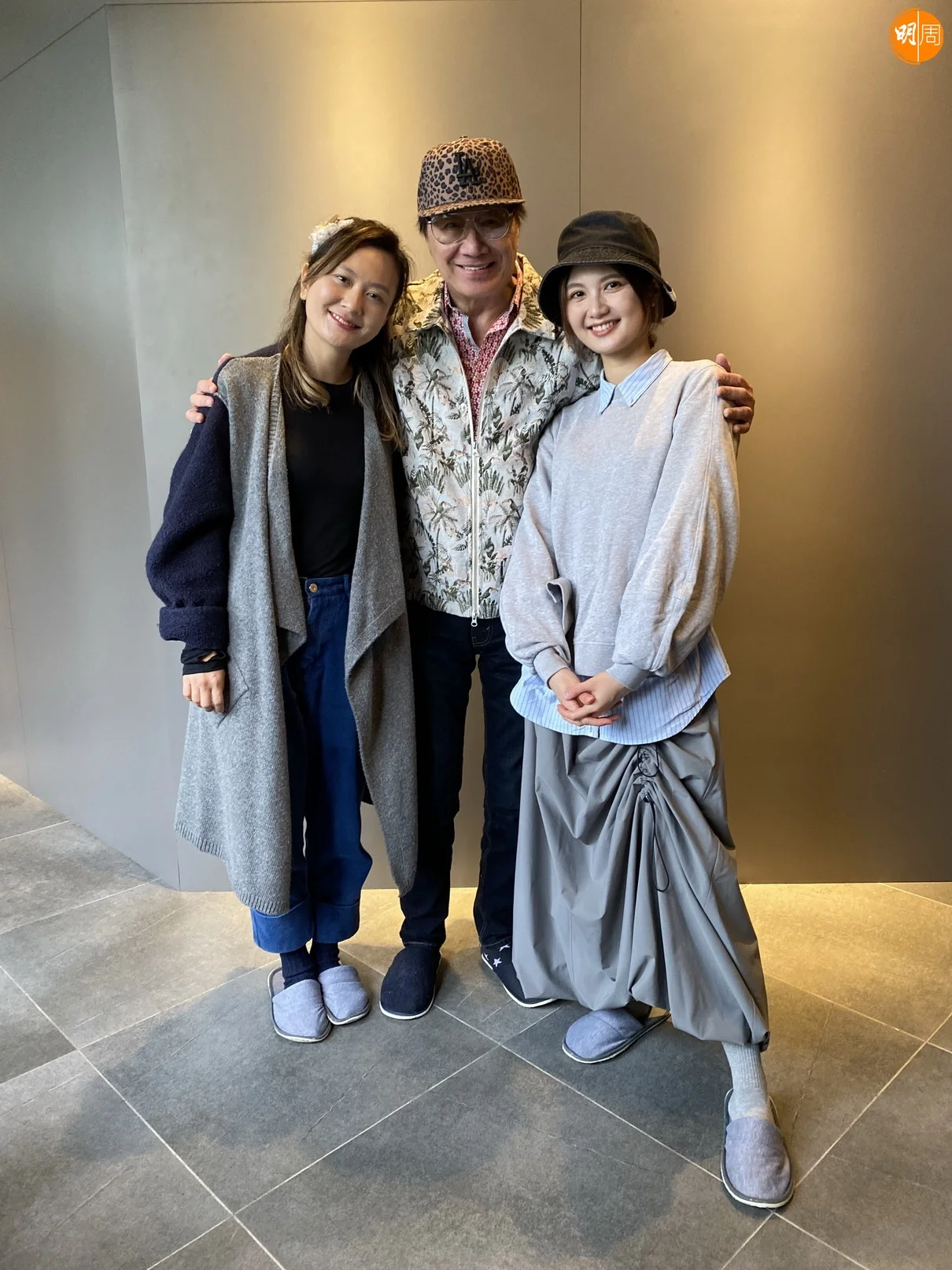 Sam邀請黃妍及黃霑女兒黃宇詩，錄製向霑叔致敬的新歌《紫信箋》。