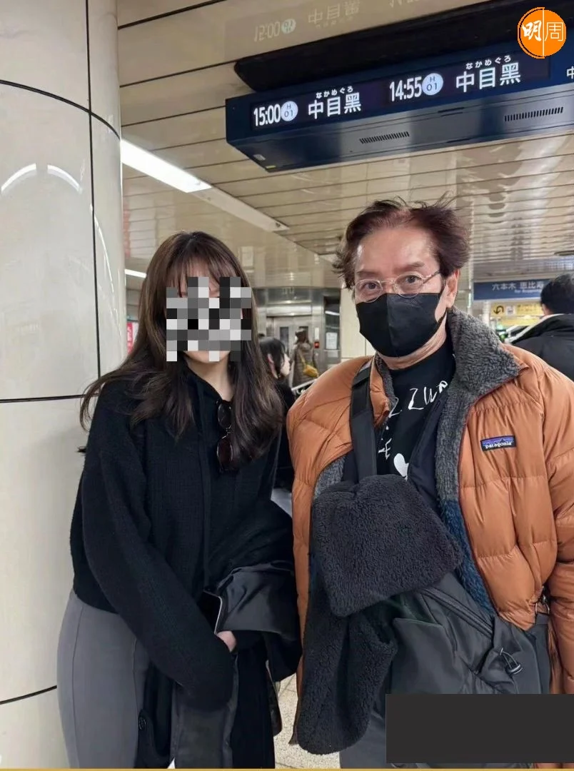 有網民曬出在東京的地鐵站偶遇阿倫。