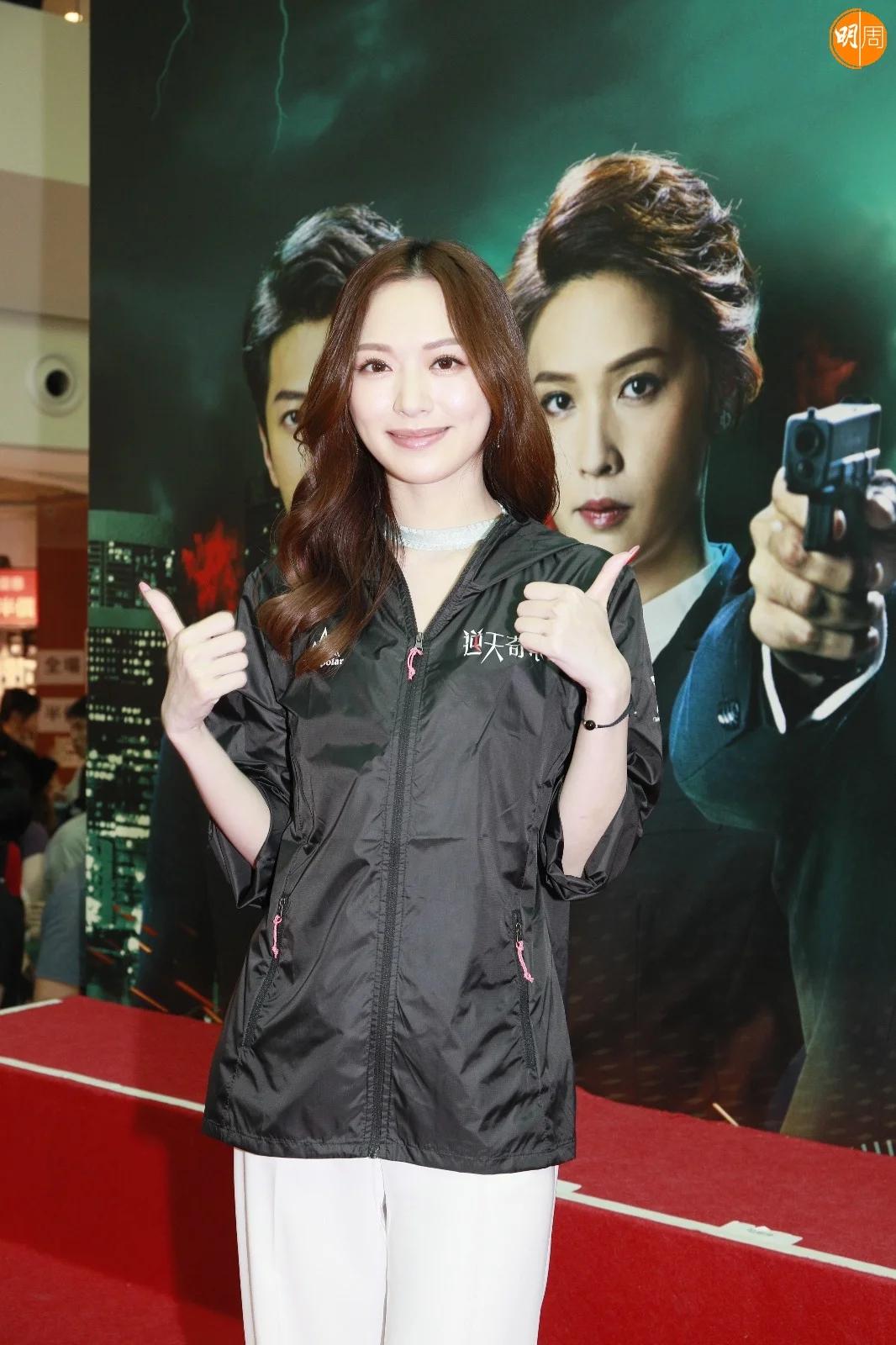 馮盈盈要一洗上一輯「國民妖精」形象,在今輯變成「國民人妻」。