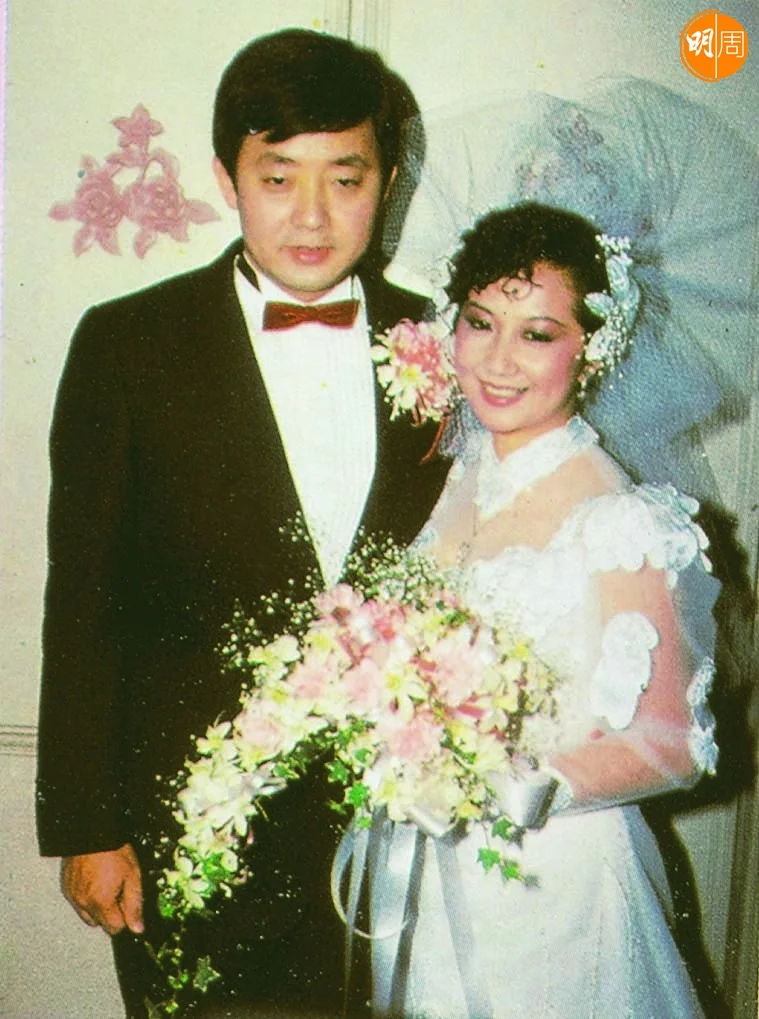 一九八四年薛家燕嫁給從商的石保慶，一九九五年離婚。