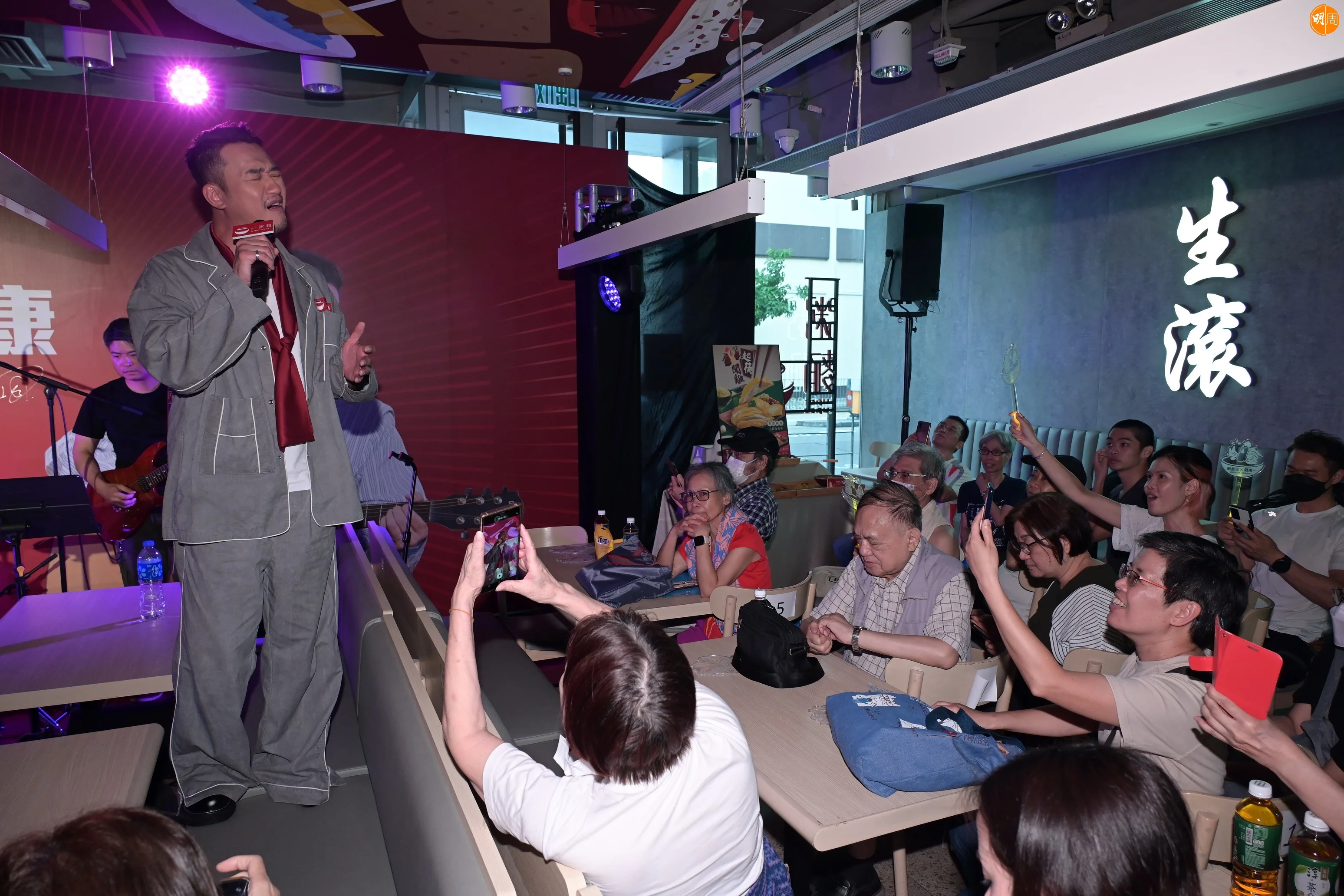 吳浩康自嘲以前開騷似技安，無人想聽。