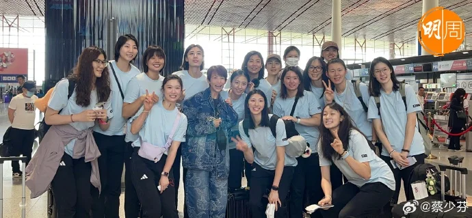 能夠偶遇中國女排太開心了。