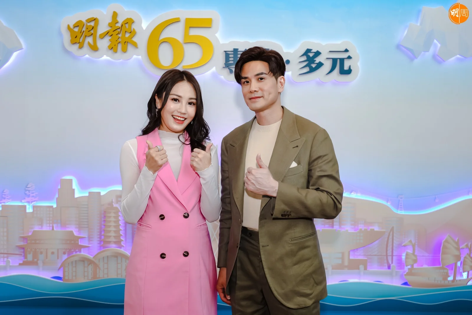 伍允龍有份主演的《九龍城寨之圍城》票房衝破七千萬港元,他飾演的「王九」一角備受讚賞,蘇韻姿剛離開無綫,兩人未來在電影方面可有合作機會?