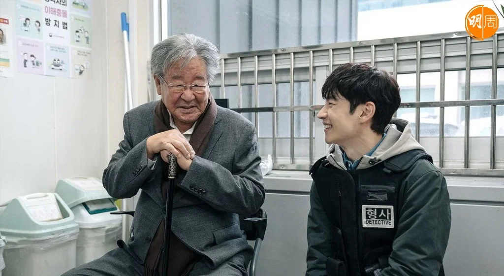 崔佛岩在第一集也有現身，飾演年老的朴英漢，跟飾演他的孫子朴浚瑞的李帝勳同框演出，令首集收視超過10%