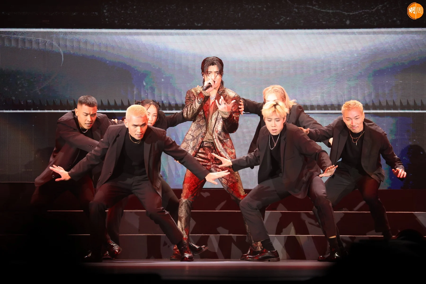 周殷廷在九展舉行入行九年,首個個唱,以一曲《Killa》揭開序幕。