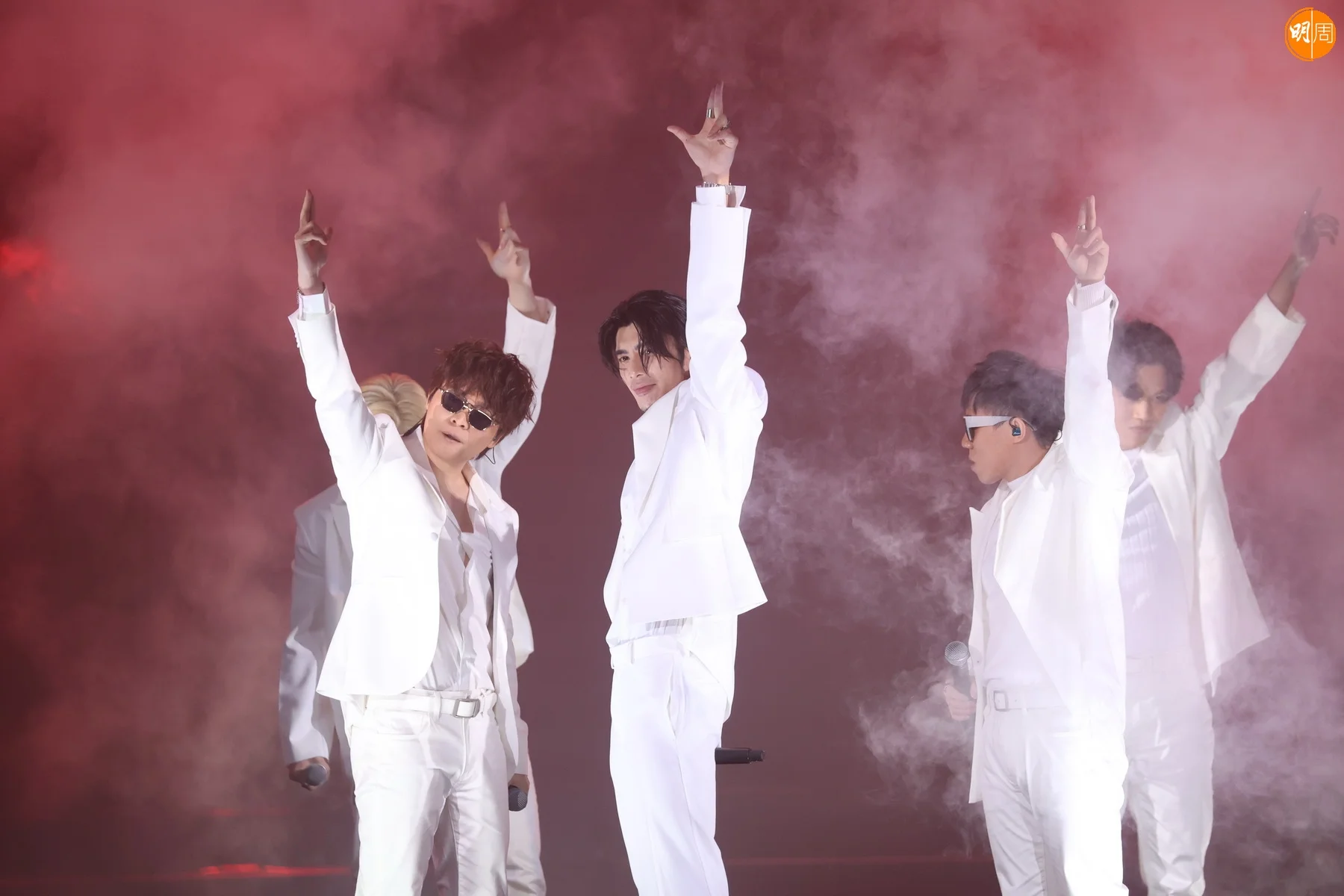 周殷廷與網絡天團JFFT組成新男團JFYT,並推出新歌《Hands Up》。