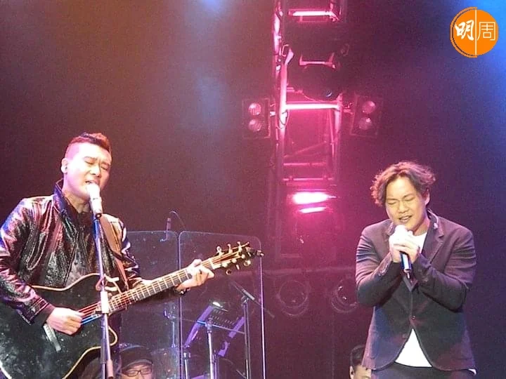 Black Box十五周年演唱會,陳奕迅做表演嘉賓,張佳添為他作過《隨意門》、《第一類接觸》等歌。