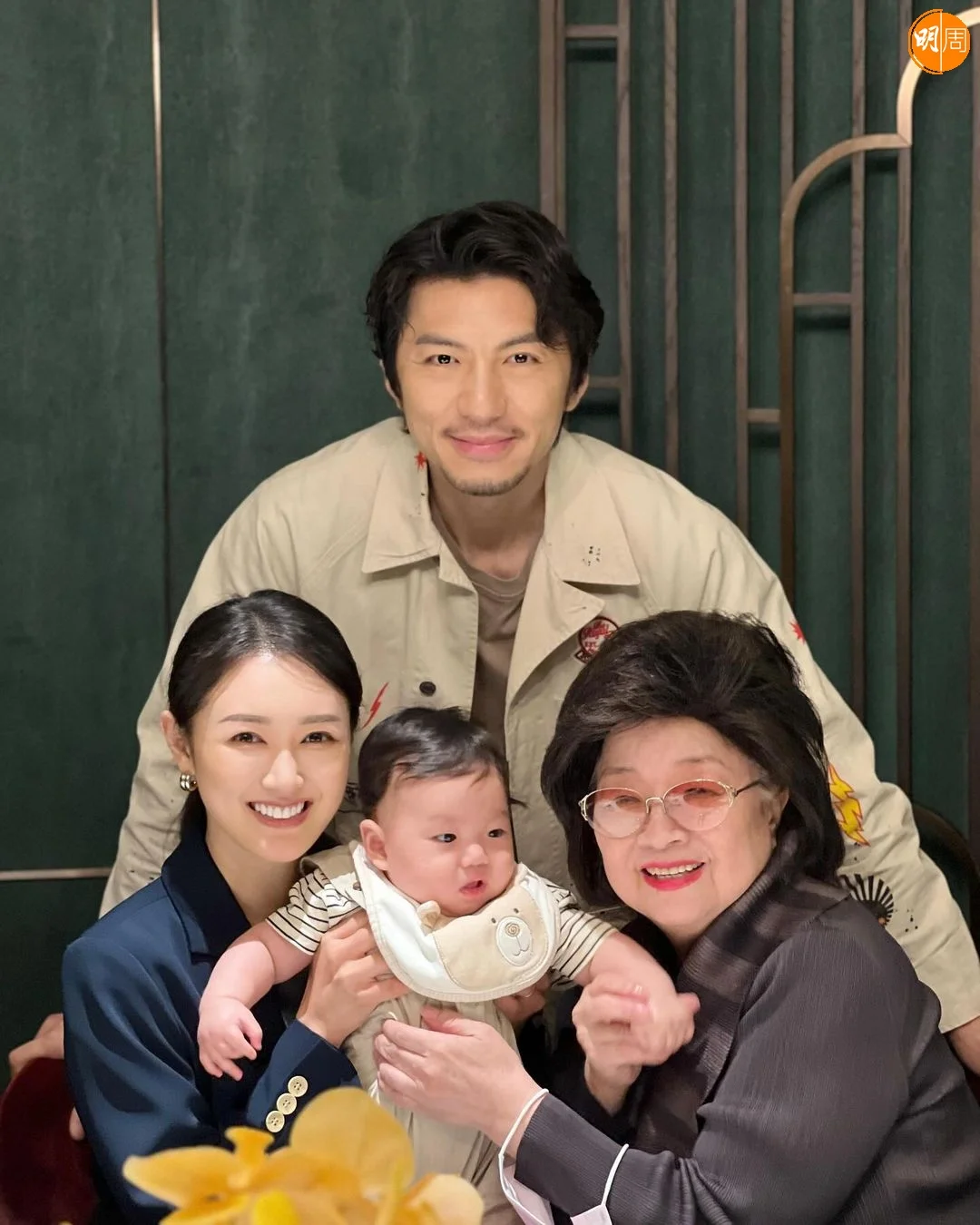 袁咕碌早前喜獲小鳳姐加持。