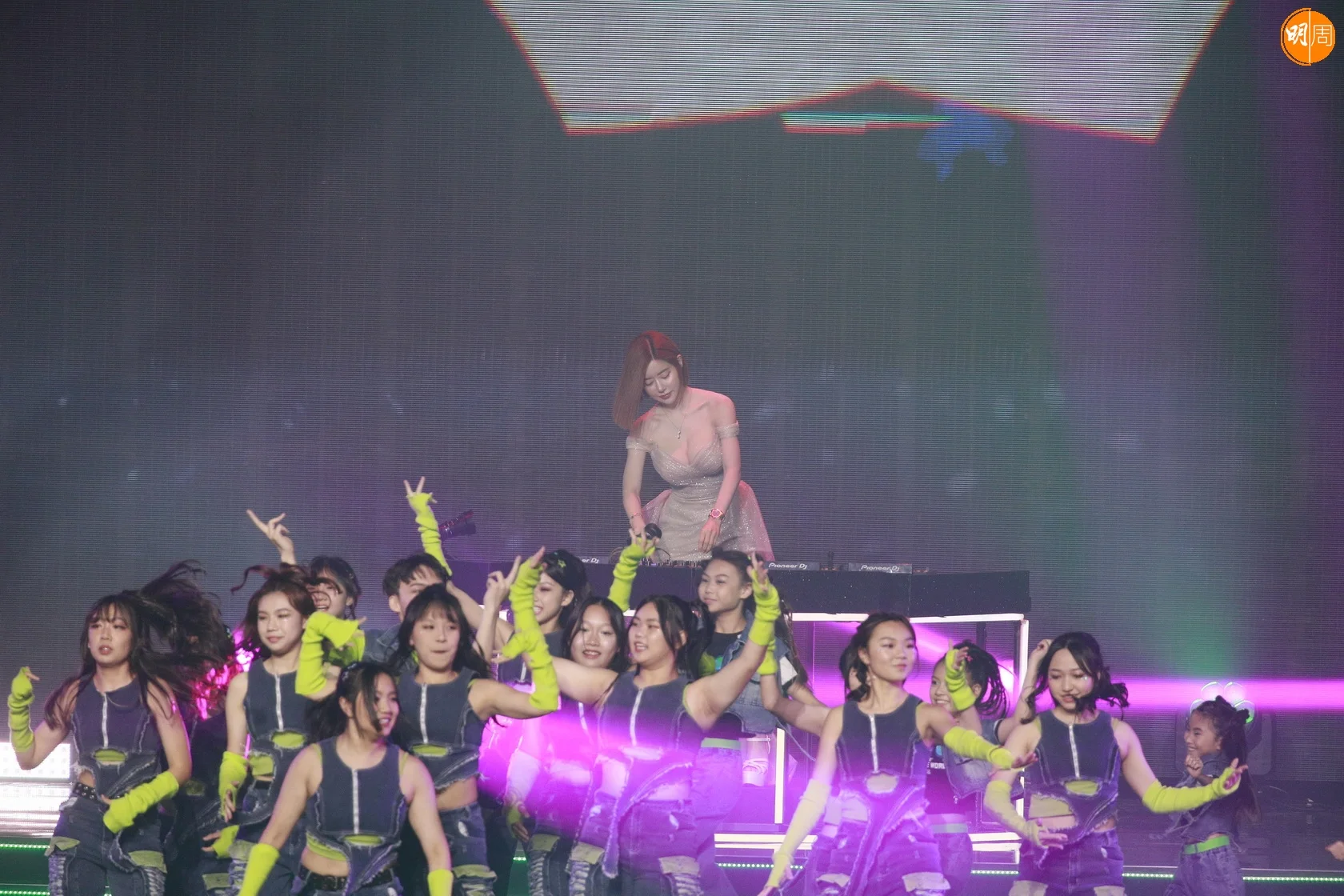 頒獎典禮請來韓國性感女神DJ Soda擔任表演嘉賓