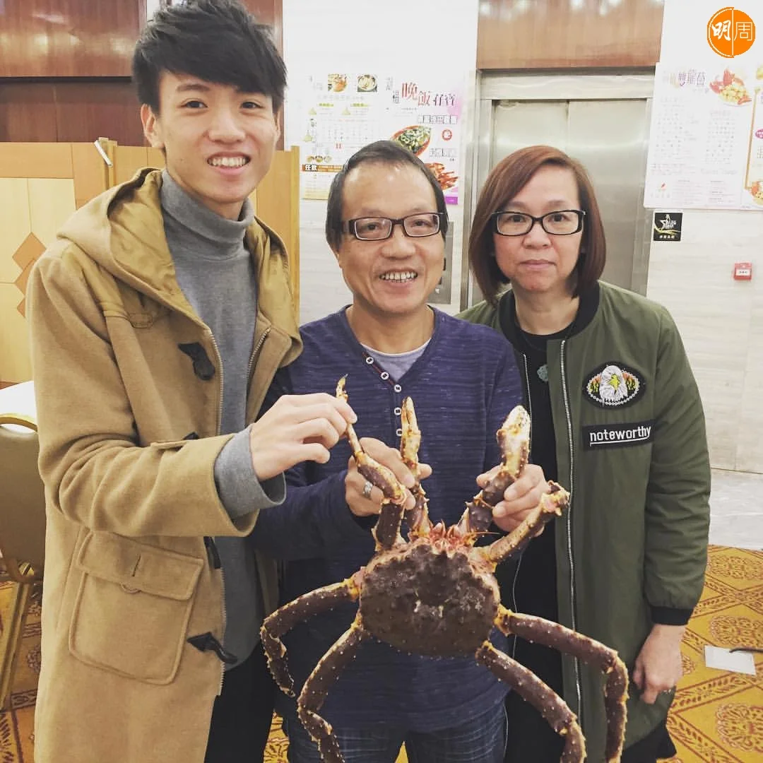 在收拾父親的遺物時,意外重燃力臻唱歌這團火。