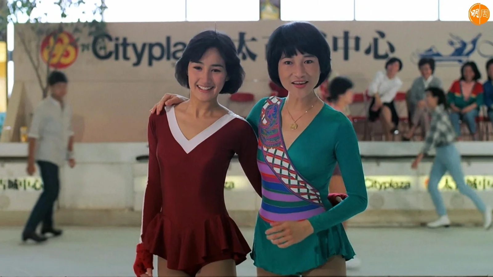 黃屏為支持愛徒,在片中客串飾演校長一角。