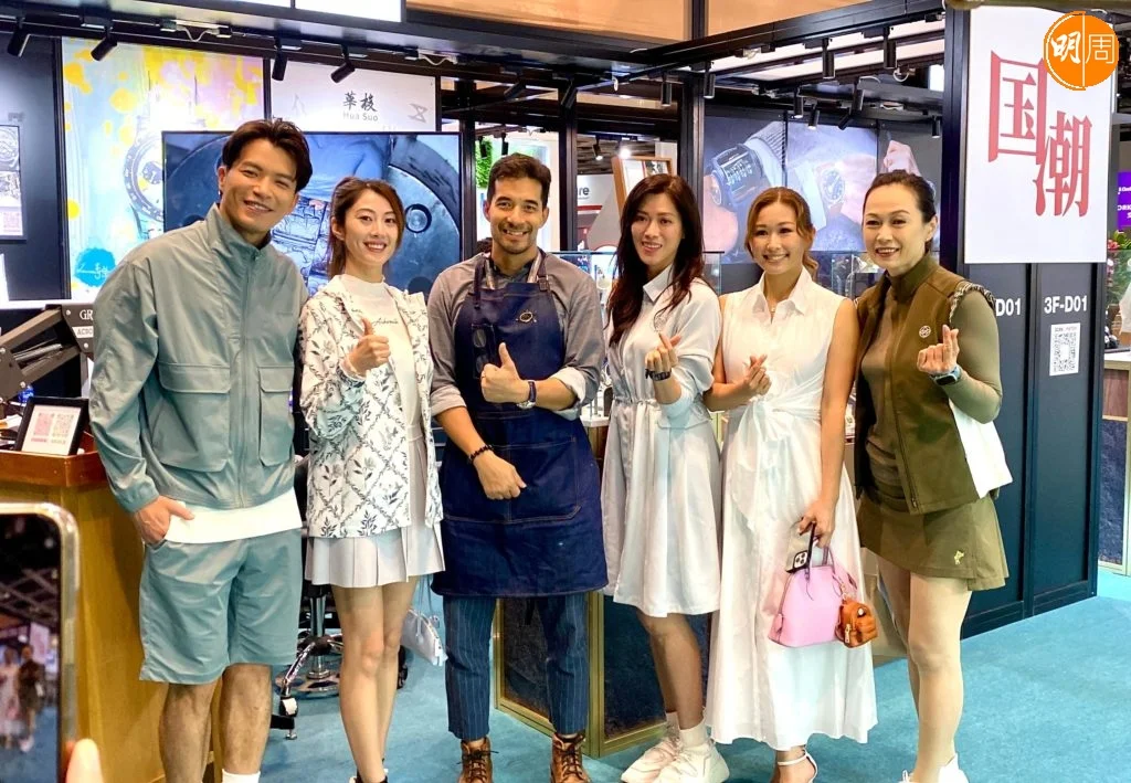 颱風摩羯未吹散人潮 古天祥借金屬雕刻舊作參鐘錶展 - 本地 - 明周娛樂