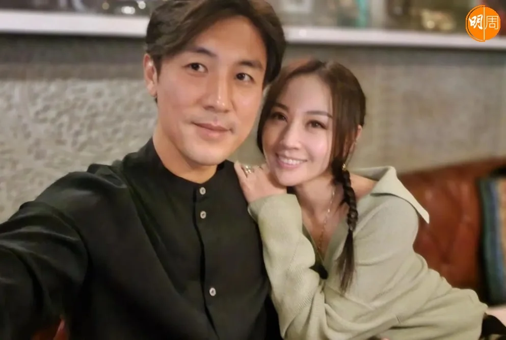 太太任祉妍畢業於戲劇學院,結婚後全心照顧家庭,多年來少女味仍濃。