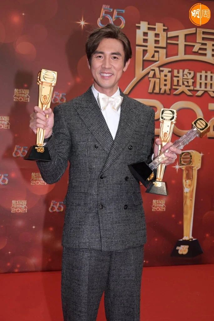 二一年萬千星輝頒獎禮,譚俊彥憑《換命真相》等劇奪得最佳男主角。