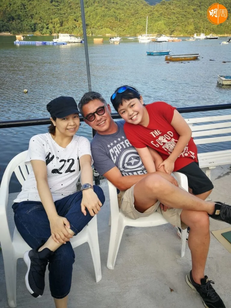 吳瑞庭和太太育有一女,女兒今年十四歲,大個女了。