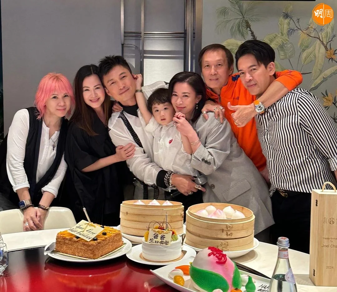 山聰獲佘詩曼、郭政鴻、崔加寶與老公周文曦慶生,當然少不了最愛的妻兒。