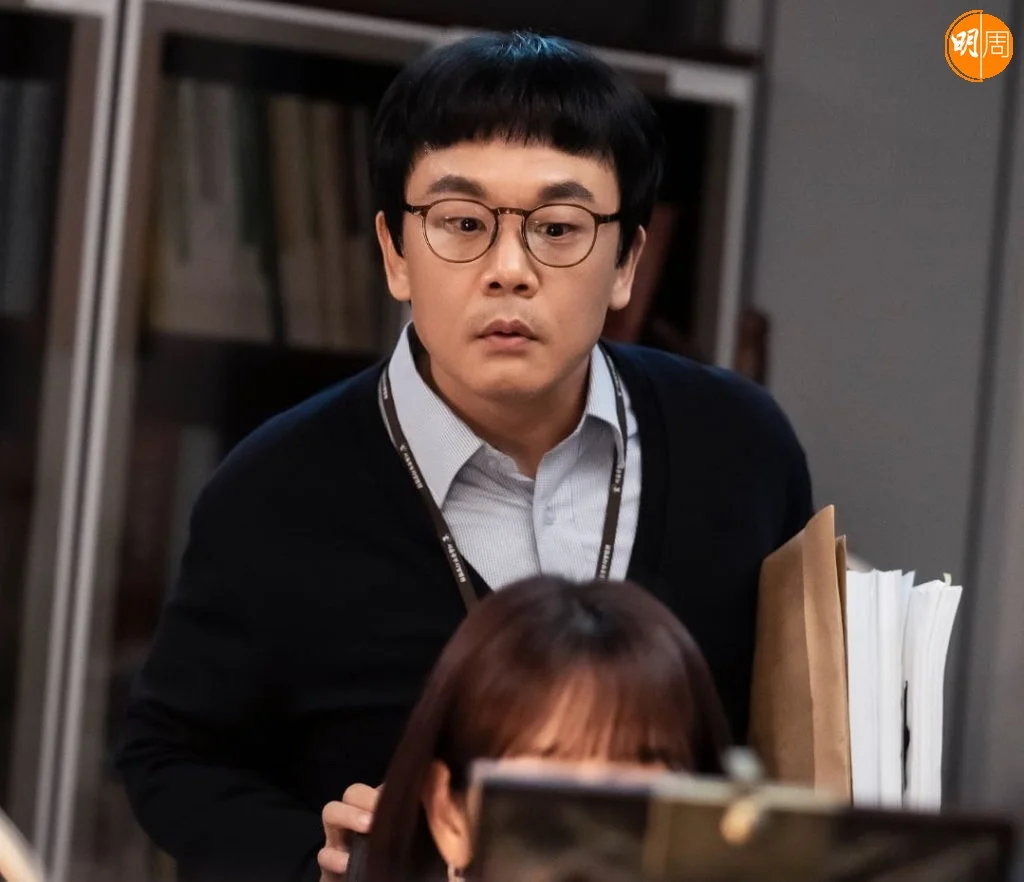 金吝勸為了幫助姜光娜而從地獄來的惡魔,在首爾中部地方法院刑事18部擔任實務官。