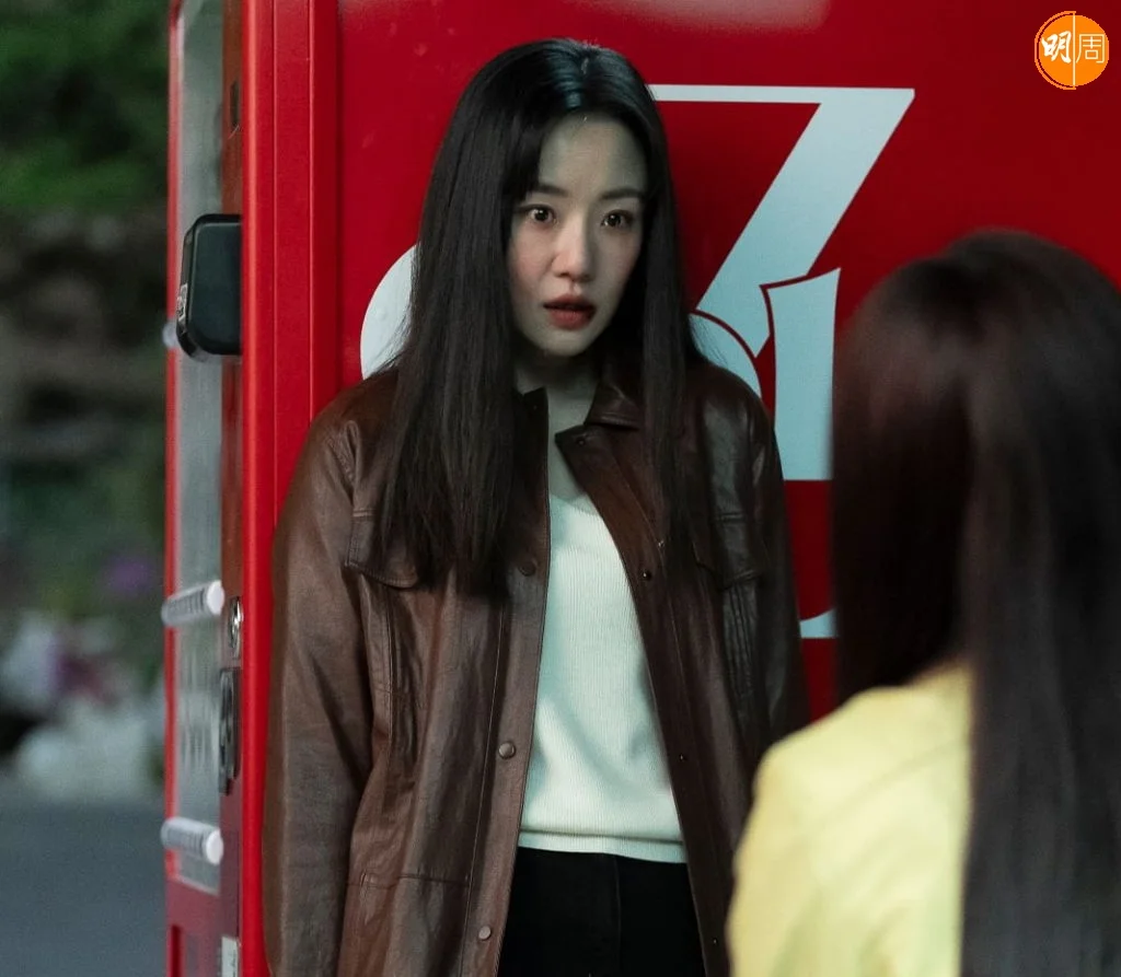 朴信惠也給蛇蠍女以牙還牙,根據她的惡行實行讓她親歷其境.