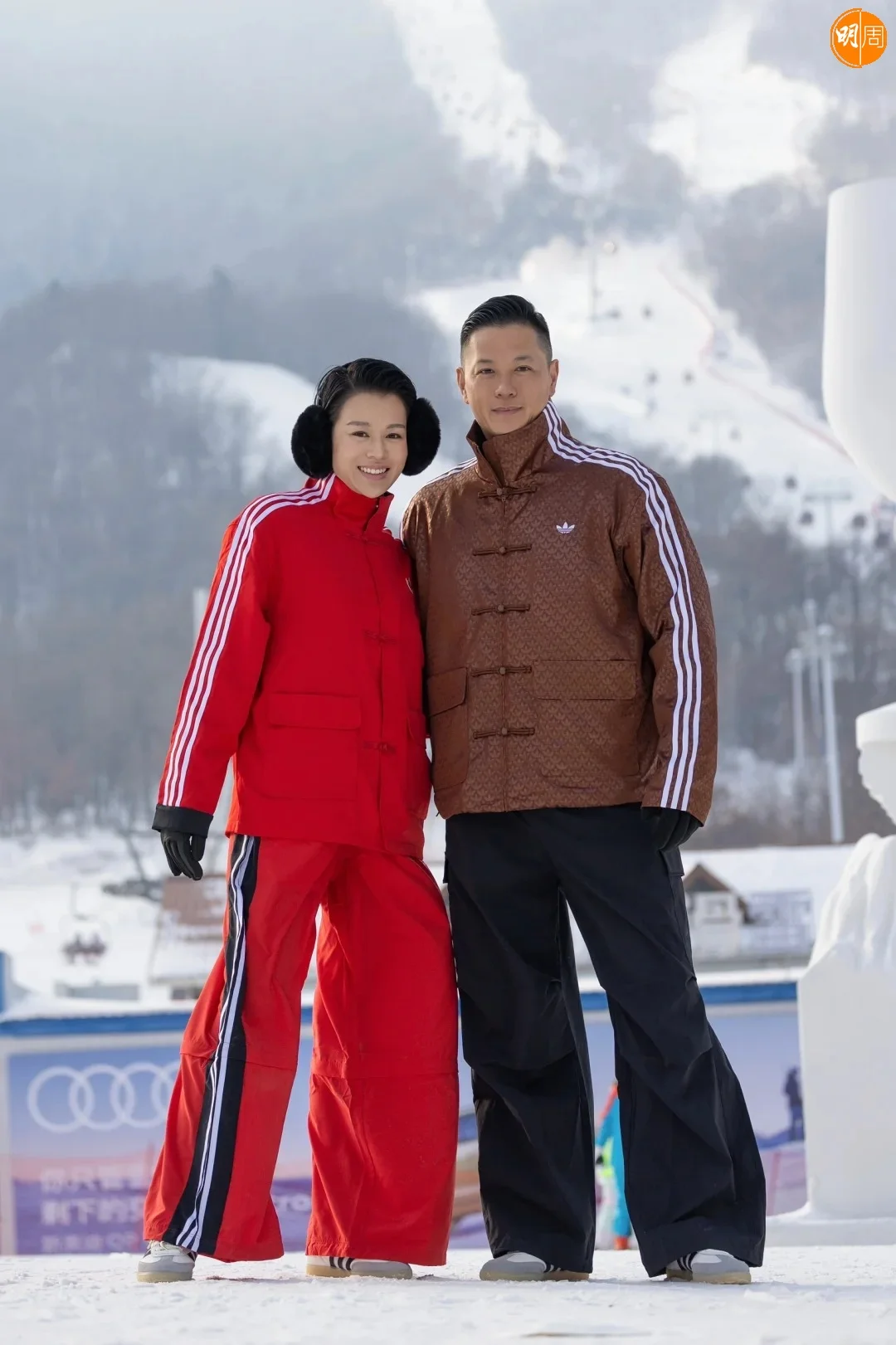 胡杏兒一家五口北大湖滑雪 開心到跳起熱熱鬧鬧過新年 - 本地 - 明周娛樂