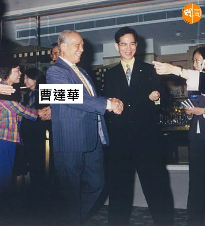 曹達華在粵語片擅長演探長，在邵氏電影《長輩》等都有參與演出。