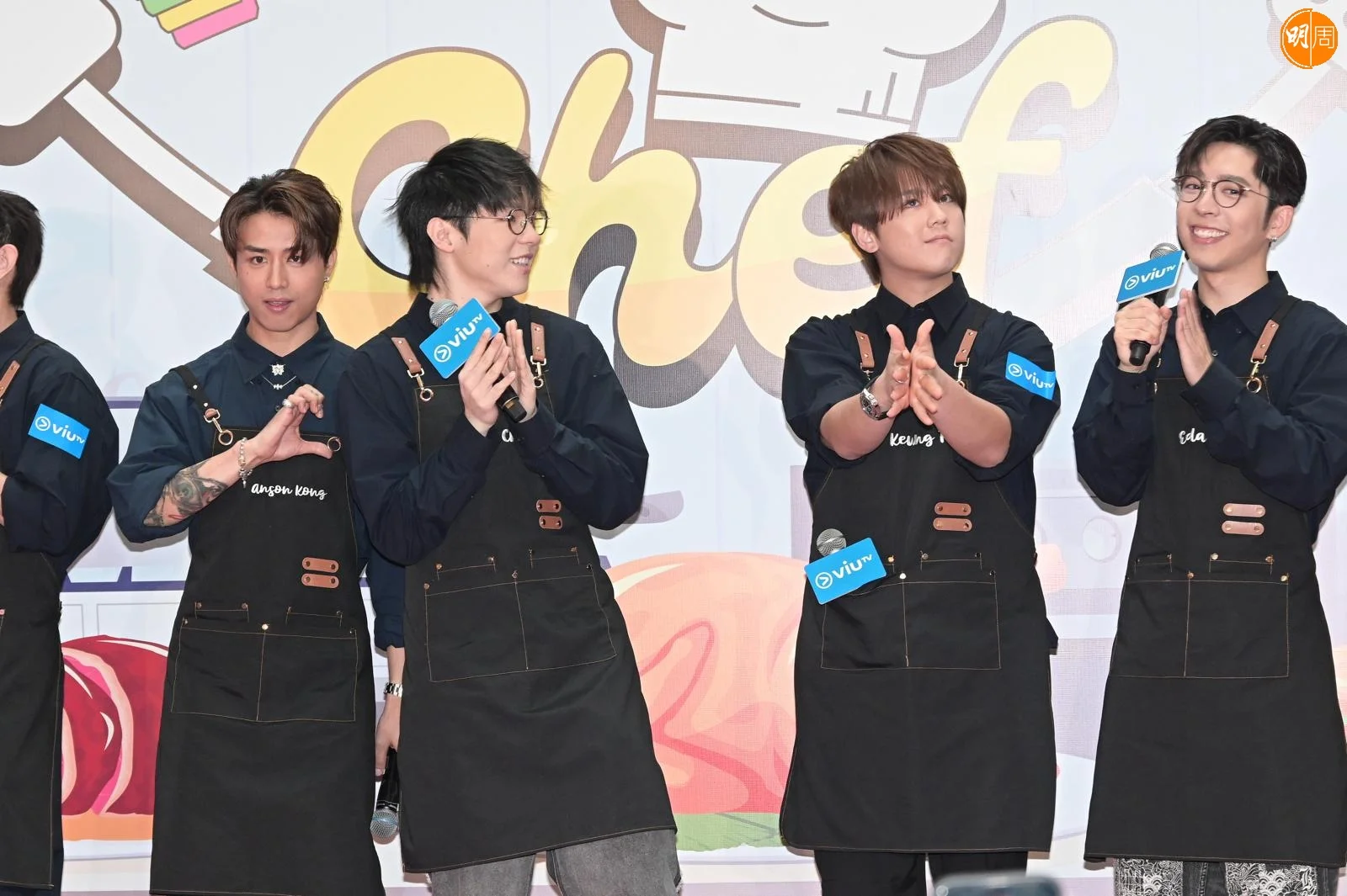 姜濤日前出席籃球賽時,與蕭敬騰交換了電話號碼。