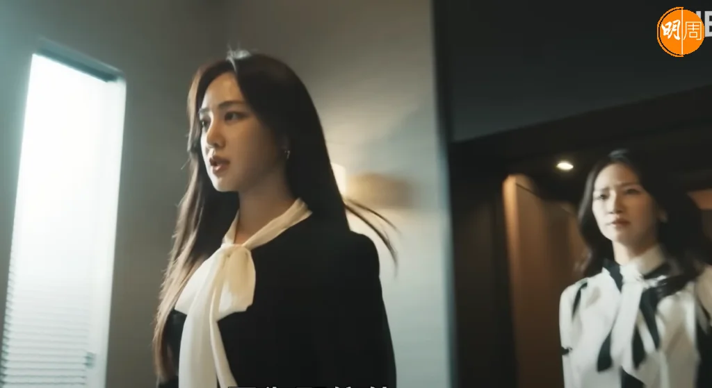 韓智恩飾演崔高恩，是MZ集團旗下MZ電子的代表，是集團會長唯一的繼承人，也是孔龍的未婚妻。