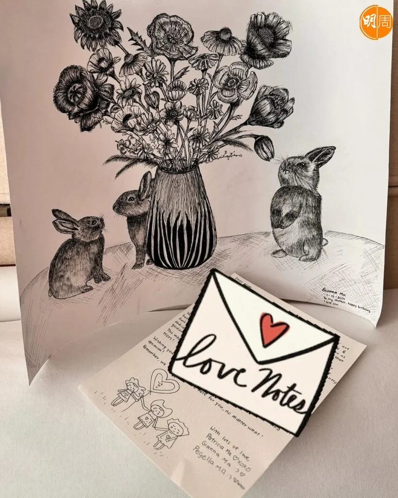 黎姿女兒去年在媽媽生日時,送上親手畫的畫。