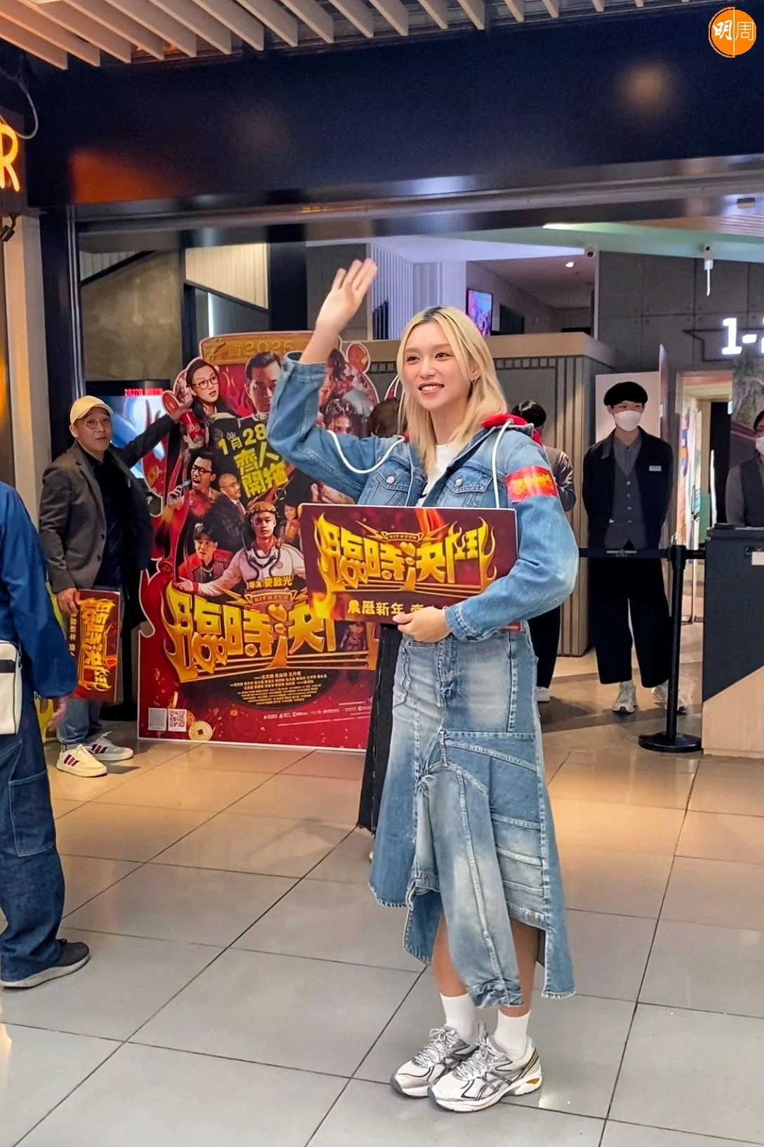 王丹妮到各戲院售票處Sell觀眾。