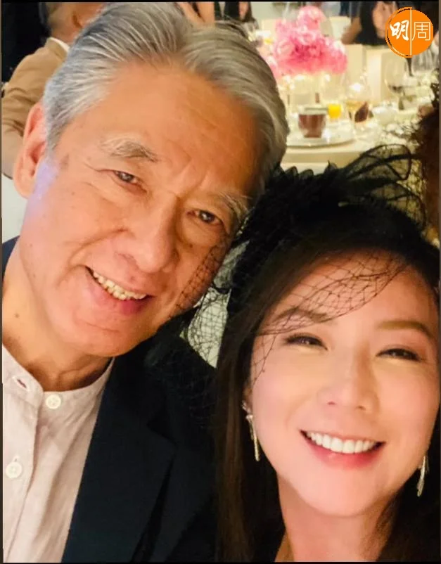 阿Nat在自傳亦有詳談她與亡父吳朱榮的父女情