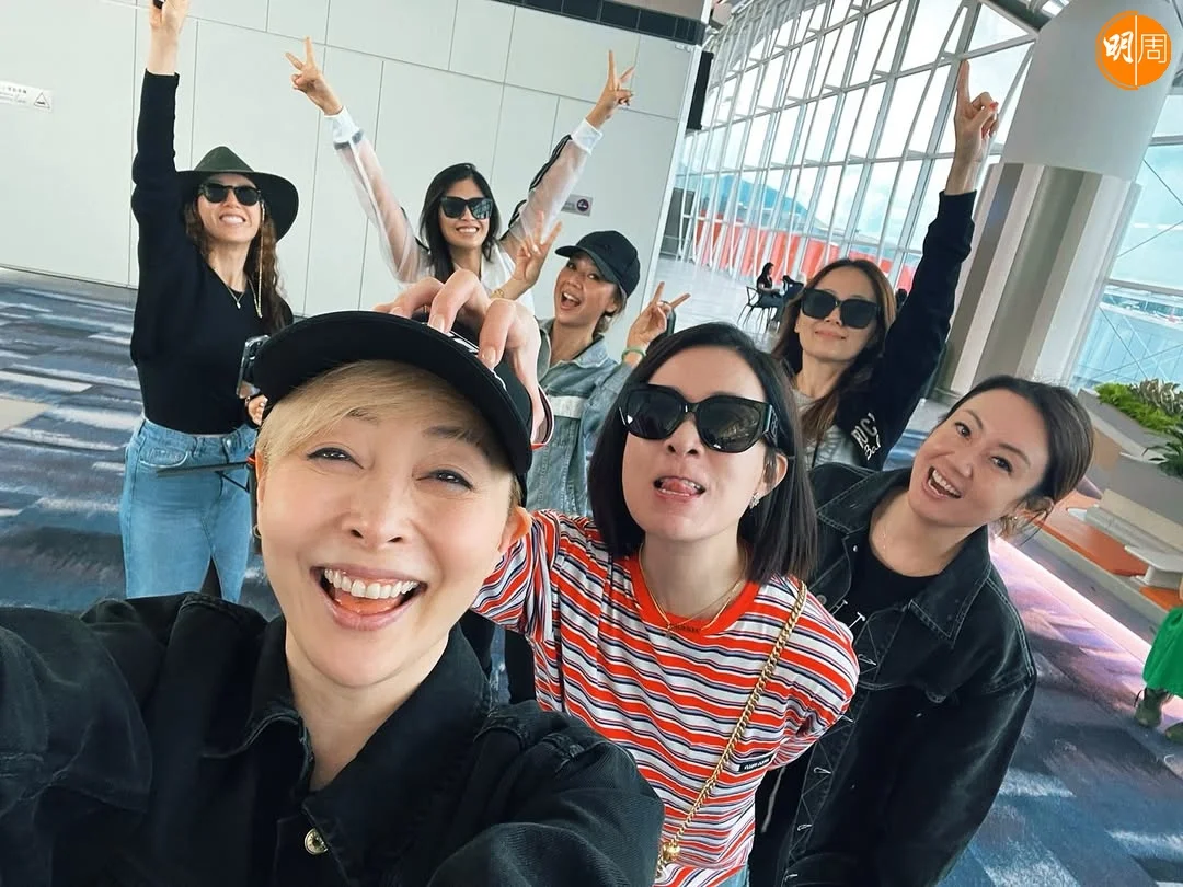 佘詩曼貼上去年出遊照慶祝盈盈生日。