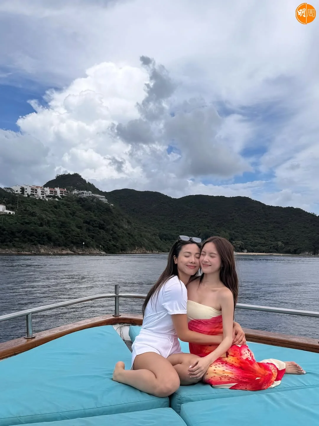 伍樂怡為鄺潔楹慶生。