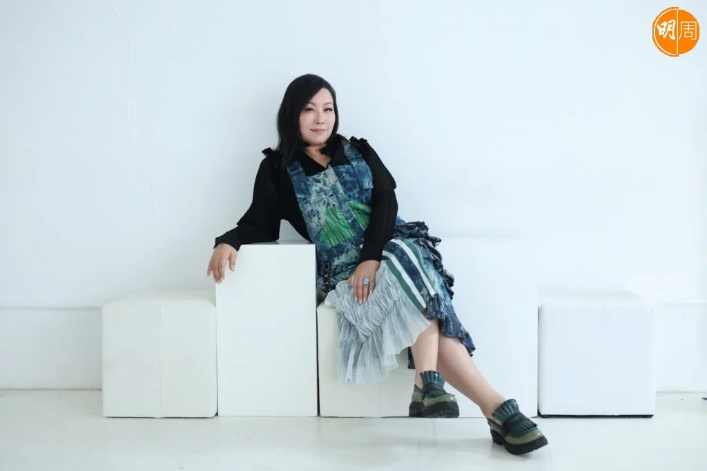 蝦頭將演出獨腳戲《手機冇電才去愛》，找了張錦程任藝術顧問。