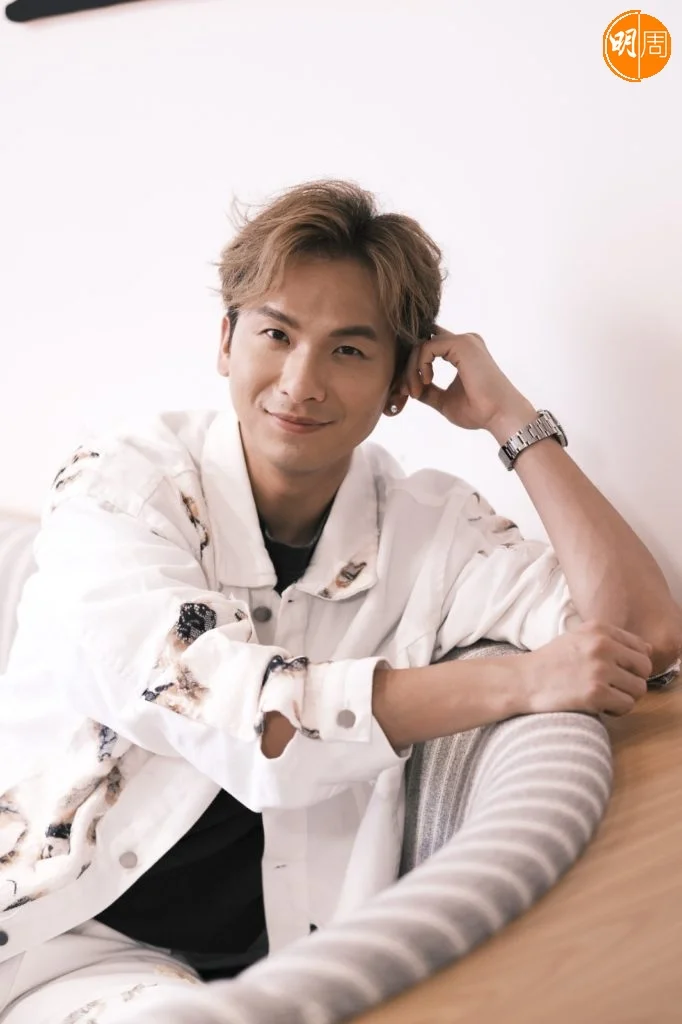 周吉佩最近推出自傳，講述三段人生。