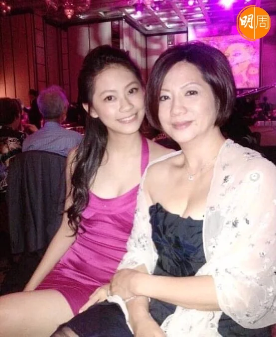 2009%e5%b9%b4%e7%9a%84%e6%88%91%e5%80%91%e2%9d%a4%ef%b8%8f%e6%af%8d%e8%a6%aa%e7%af%80%e5%bf%ab%e6%a8%82me-and-my-mom-when-we-were-so-much-younger%f0%9f%a5%b0time-flies%f0%9f%9a%80i-love-you-happy