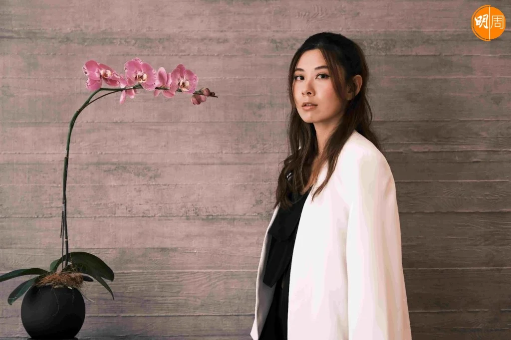 Robynn入行多年,近日推出首張個人大碟,九月會舉行Mini Show。