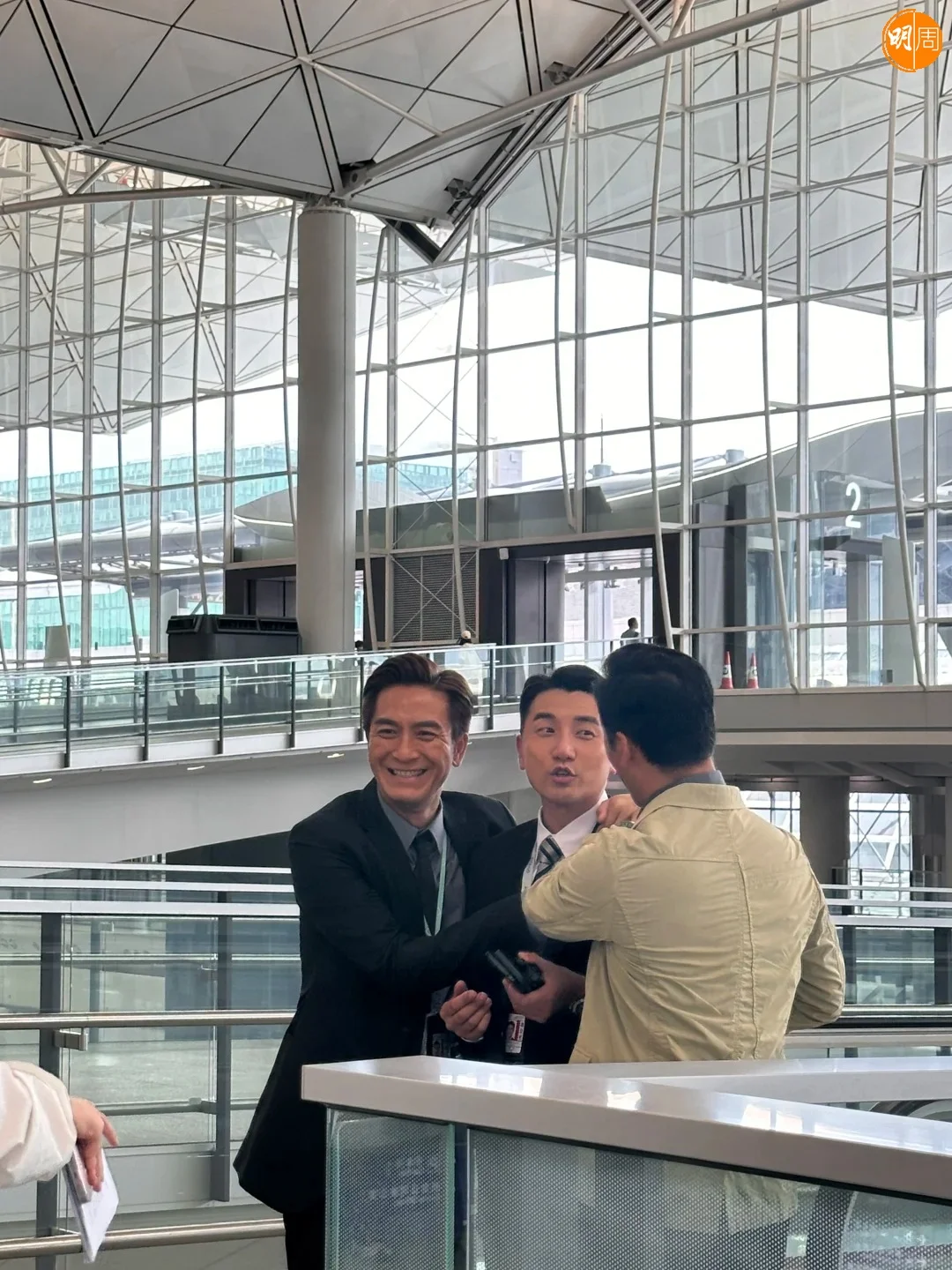 網民偶遇呢三位老友拍戲。