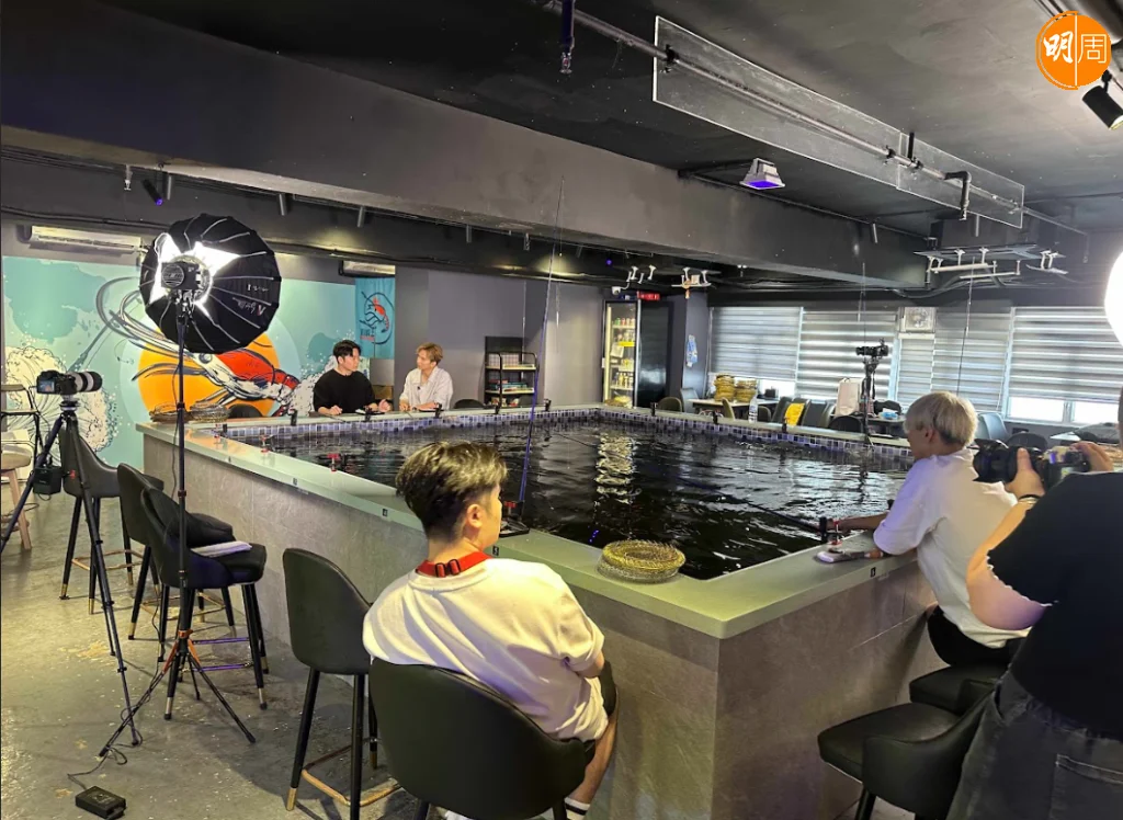 難得有機會到訪香港釣蝦場,吉吉即興奮埋位試釣。