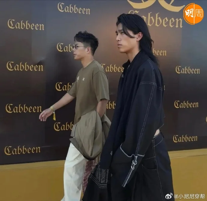 005ejviagy1i5hw4q5qc8j30uy0u0wj8