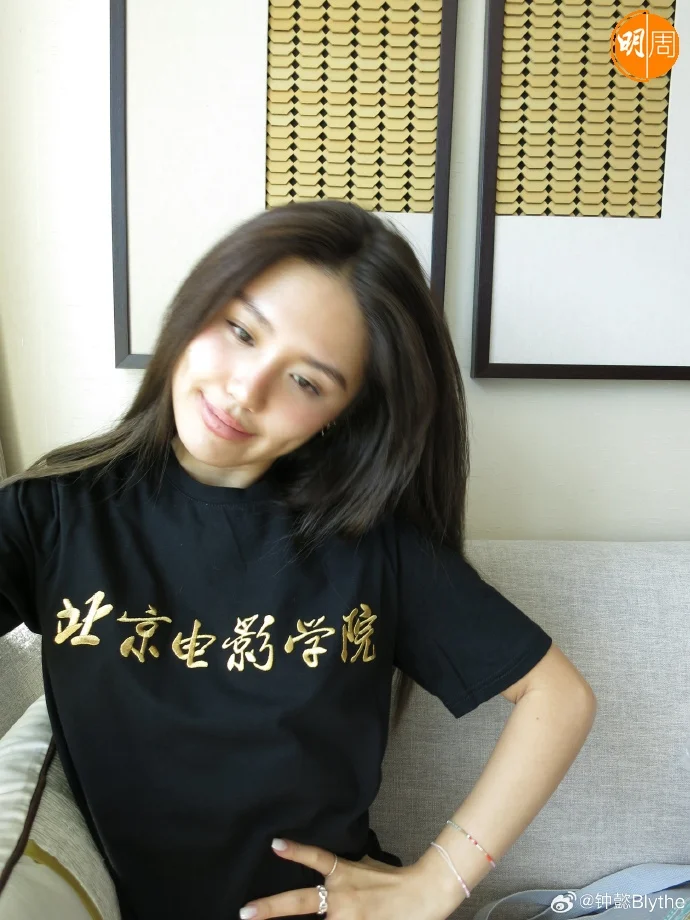 008e4vokgy1i547bzcntxj32bc334qv6