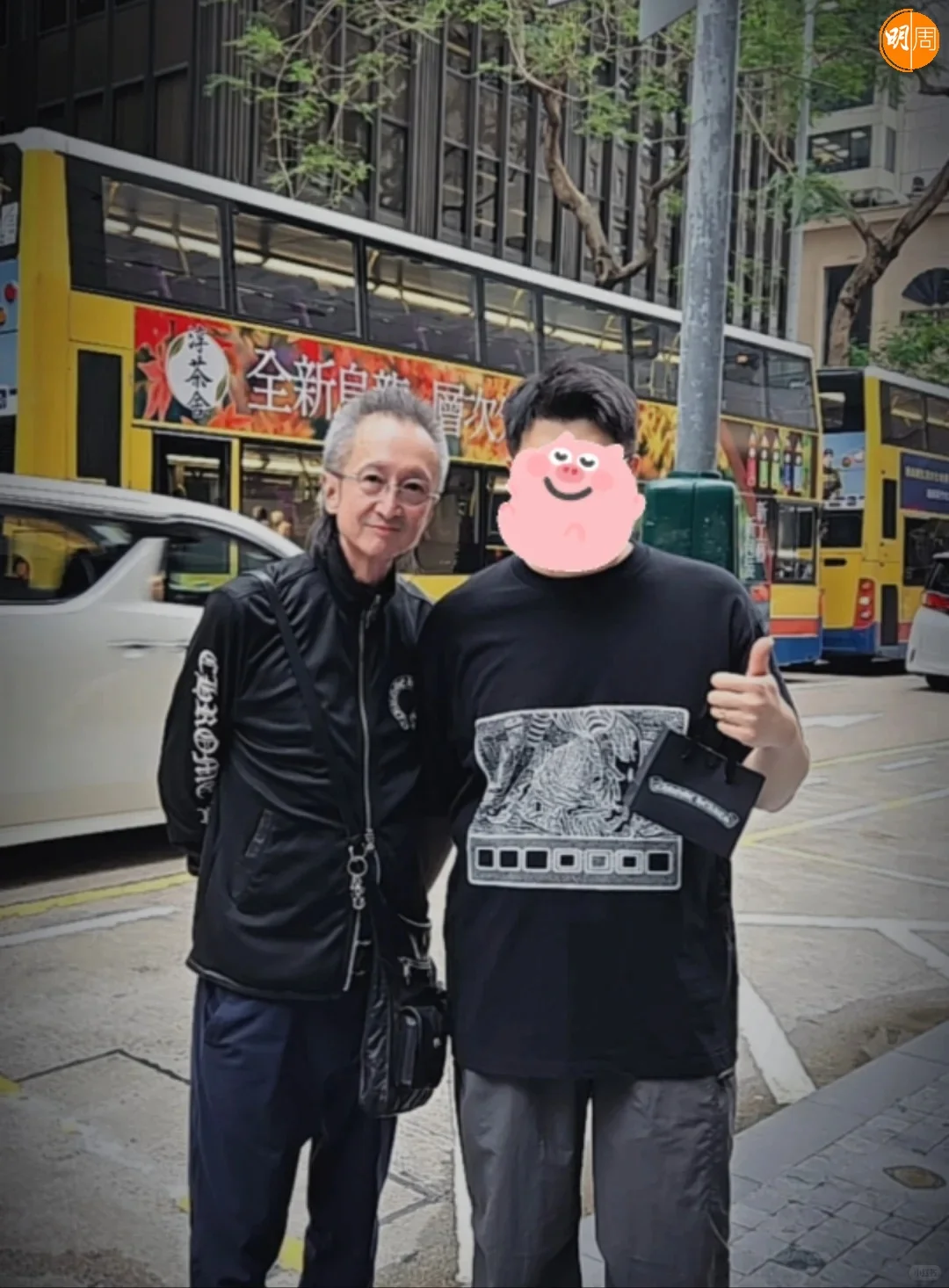 向來偏瘦的陳國熹近日跟網民的合照。(網上圖片)