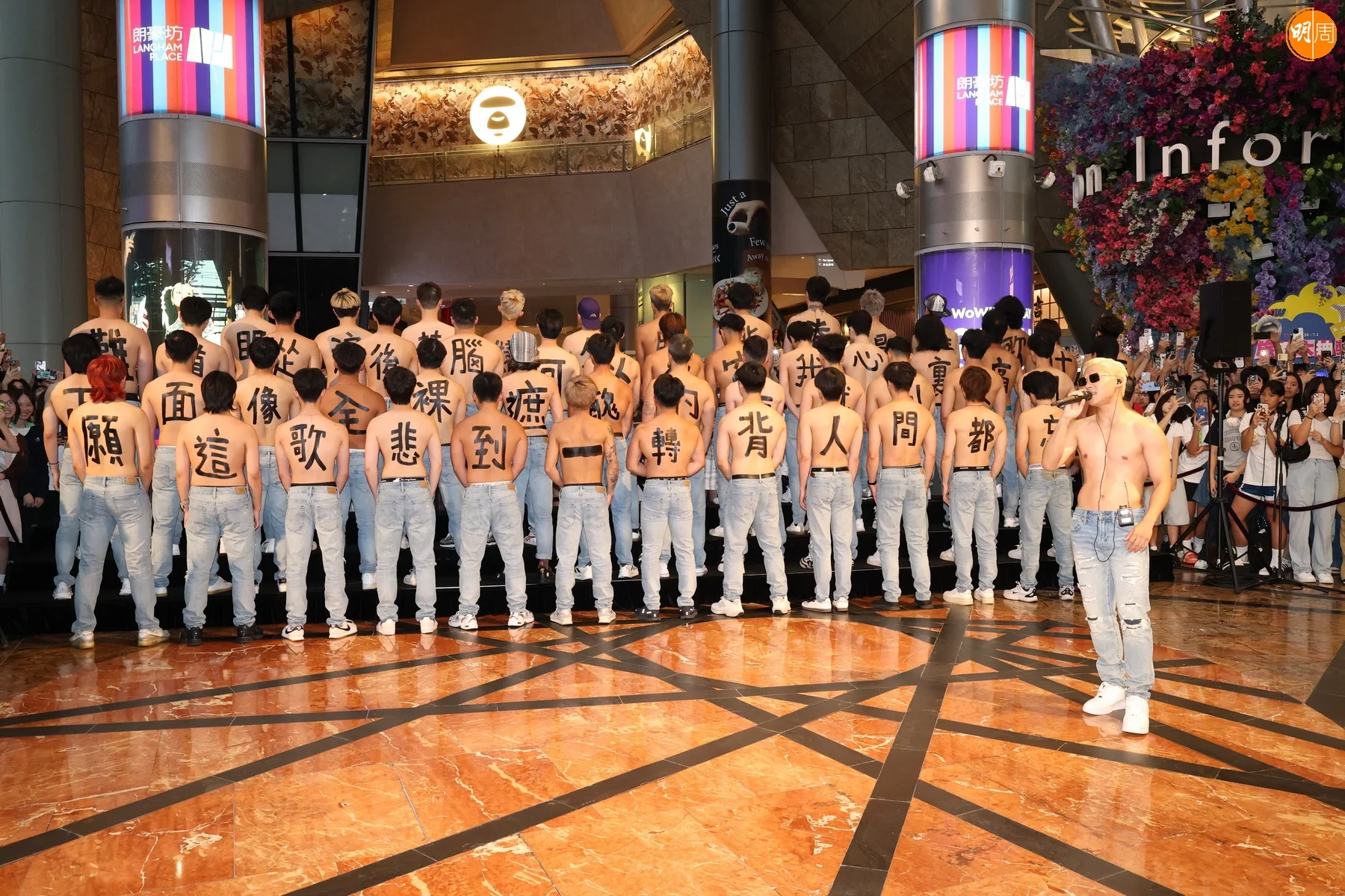 《用背脊唱情歌》有望成為年度金曲