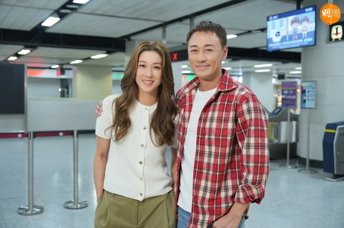 一見到管家佬的經典格仔恤,嘉欣就諗起當年拍《溏心一》的回憶。