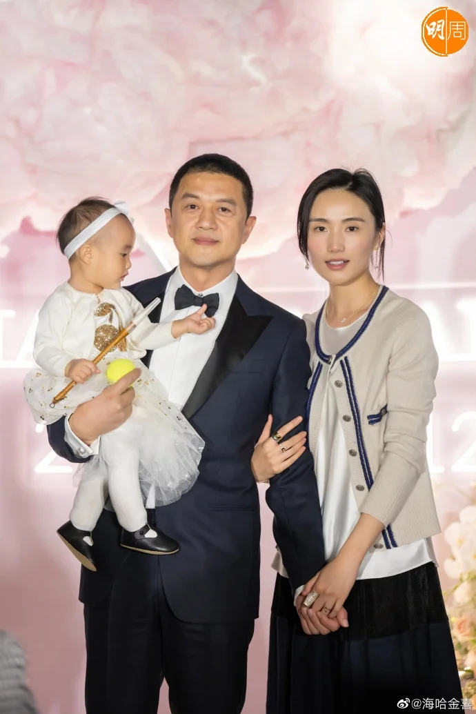 李亞鵬與海哈金喜育有一女。