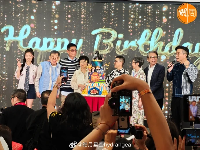 844243fagy1i6itja4i40j21kw16o1kx