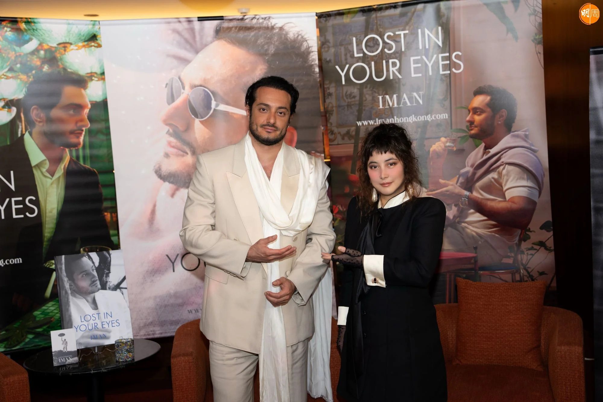 何超儀帶Iman星馬快閃宣傳。