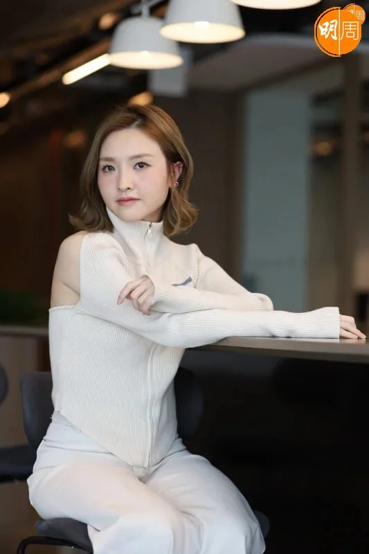 在2023年3月，Mag接受《明周》訪問時，她透露終於成功戒掉依賴了十年的藥物。