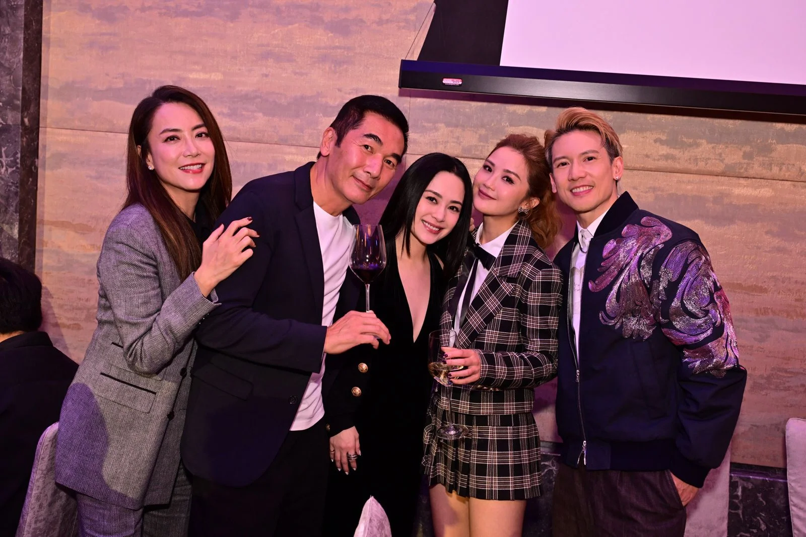 whatsapp-image-2025-10-25-at-15-45-37