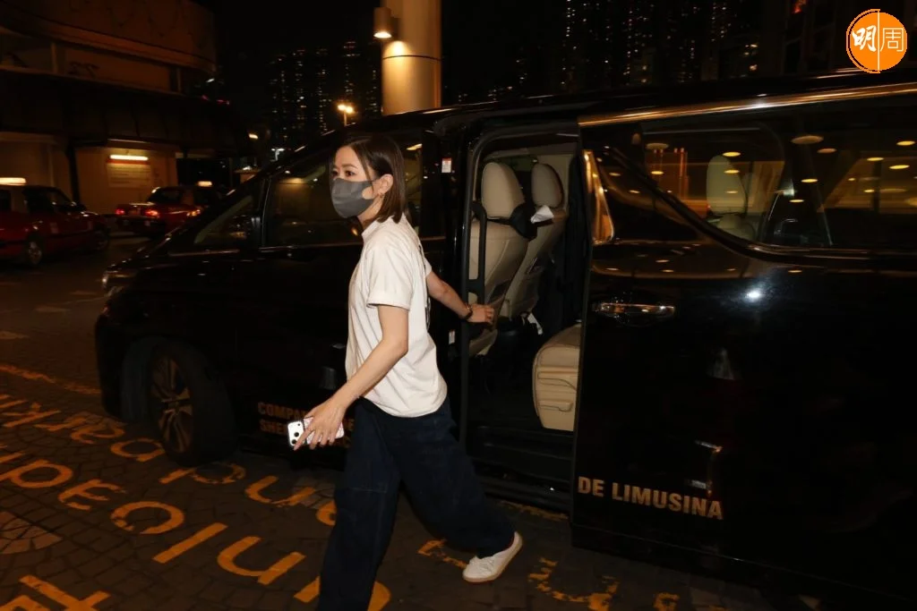 佘詩曼七點到達醫院