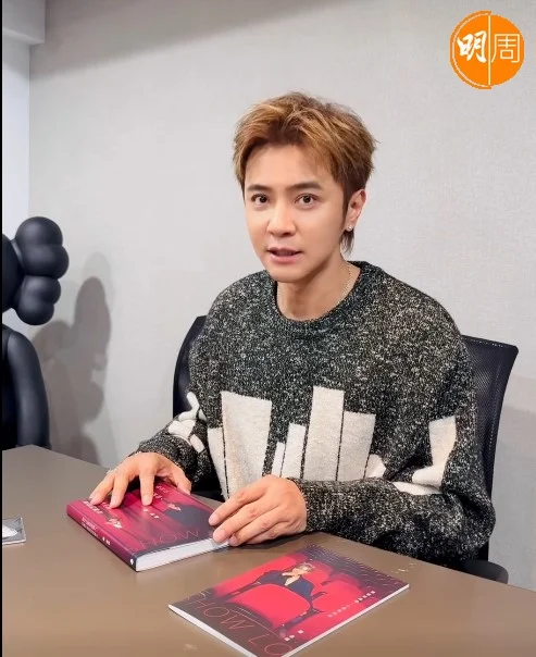 羅志祥新書剛推出。 